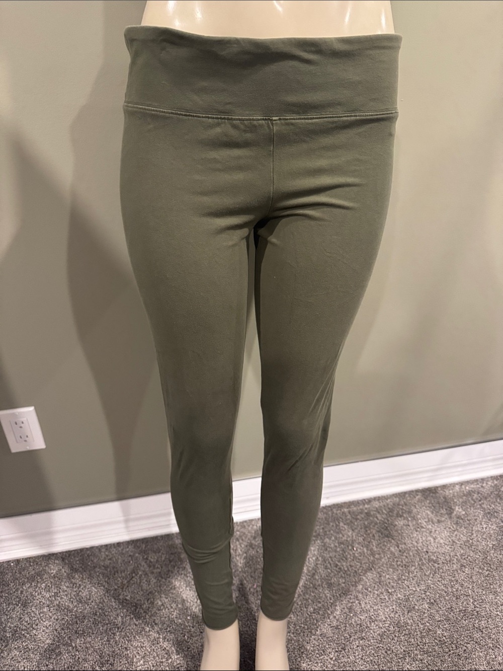 TNA XL Olive Pull-On Leggings
